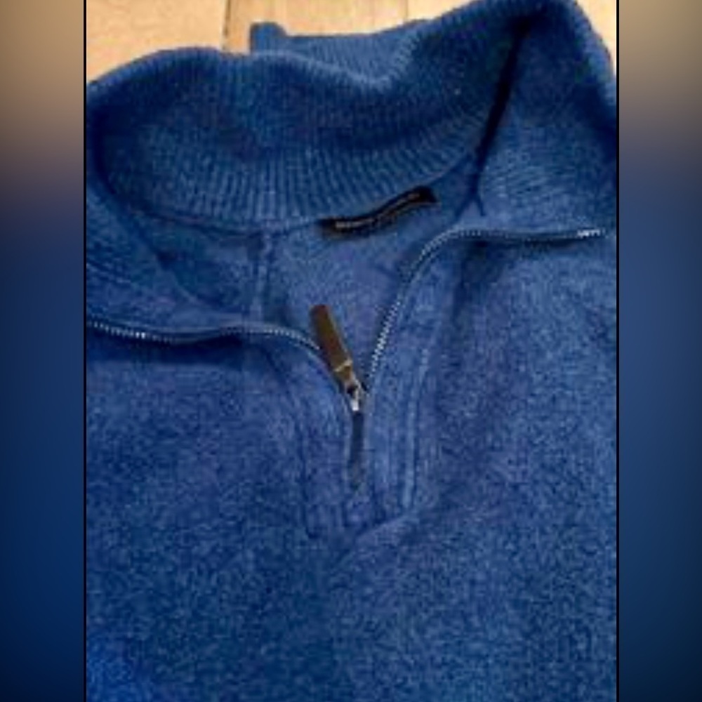 Banana Republic Men’s Quarter-Zip Sweater – Size Large. Classic, business-casual